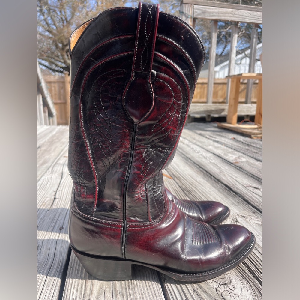 Lucchese Gavin goat leather cowboy boots in the color black cherry